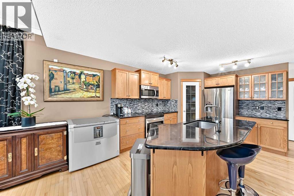 144 Cougarstone Common Sw Property Photo 6
