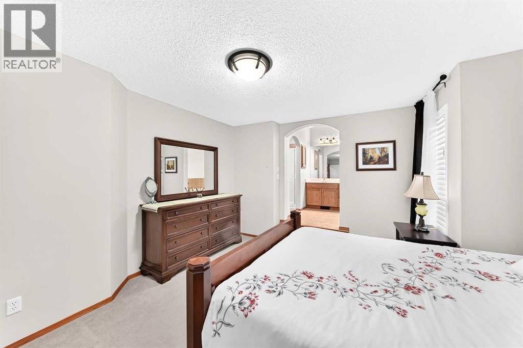 144 Cougarstone Common Sw Property Photo 18