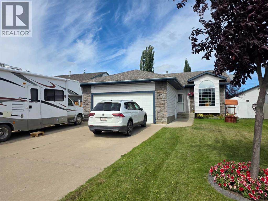 37 Pinnacle Crescent