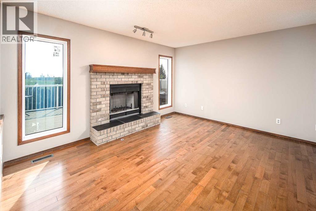 131 Edgebrook Close Nw Property Photo 8