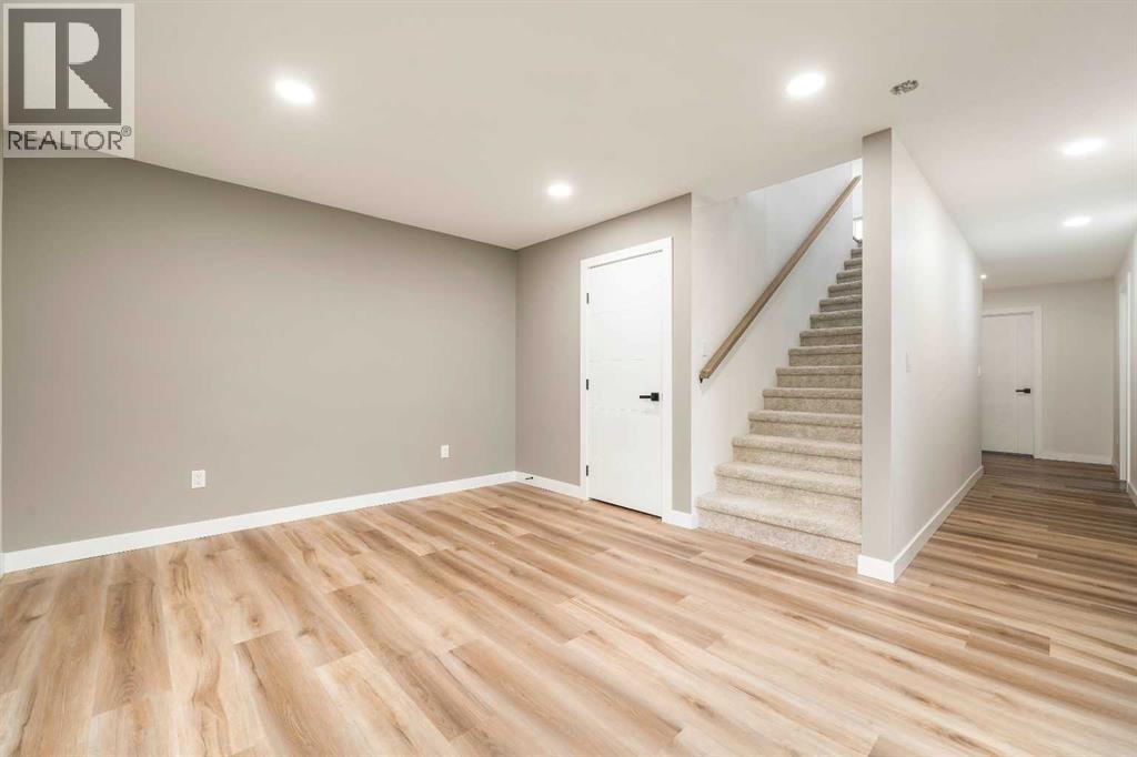 248 Westview Crescent W Property Photo 25