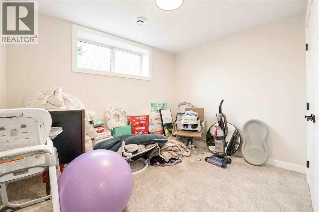 248 Westview Crescent W Property Photo 28