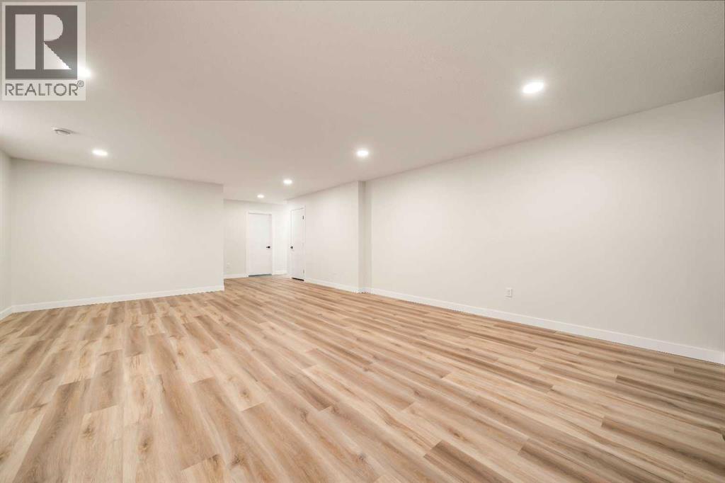 248 Westview Crescent W Property Photo 33