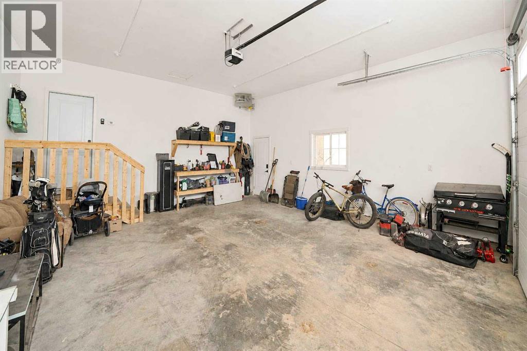 248 Westview Crescent W Property Photo 38