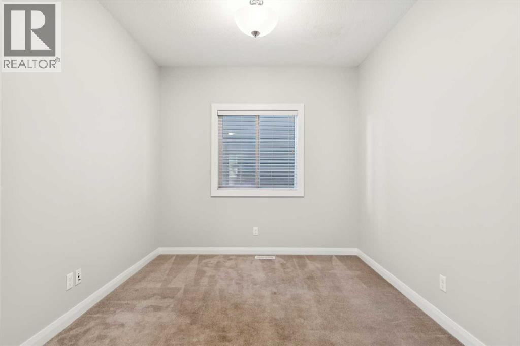 215 Redstone Heights Ne Property Photo 3