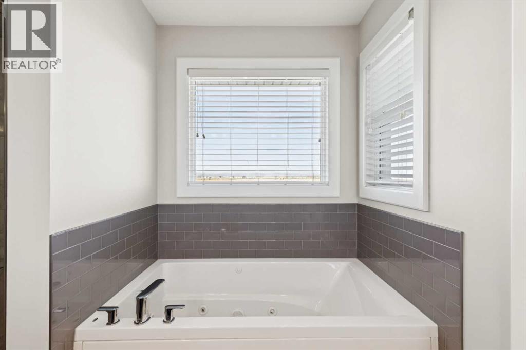 215 Redstone Heights Ne Property Photo 23