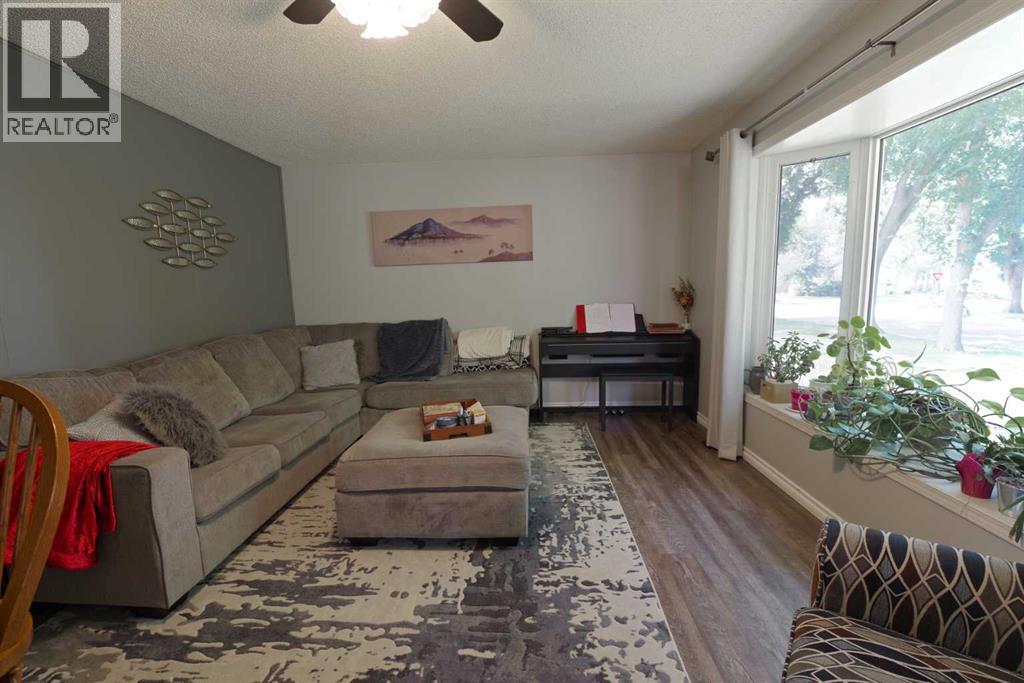 5408 45 Avenue Property Photo 1