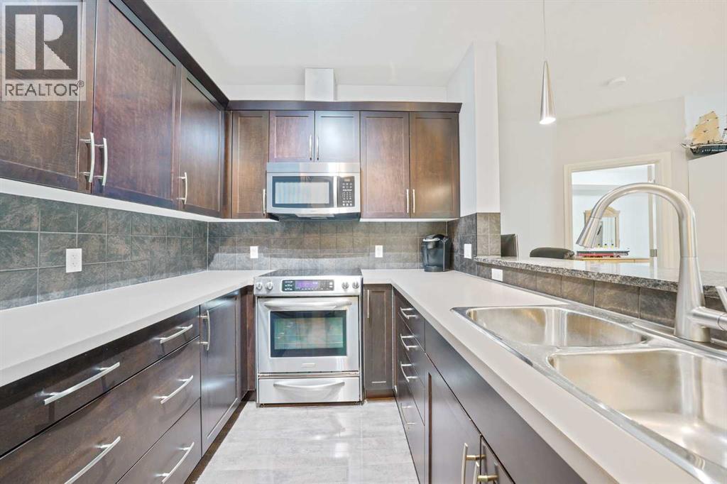 15 Sunset Square Property Photo 4