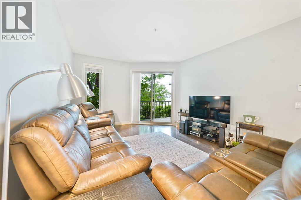 15 Sunset Square Property Photo 6
