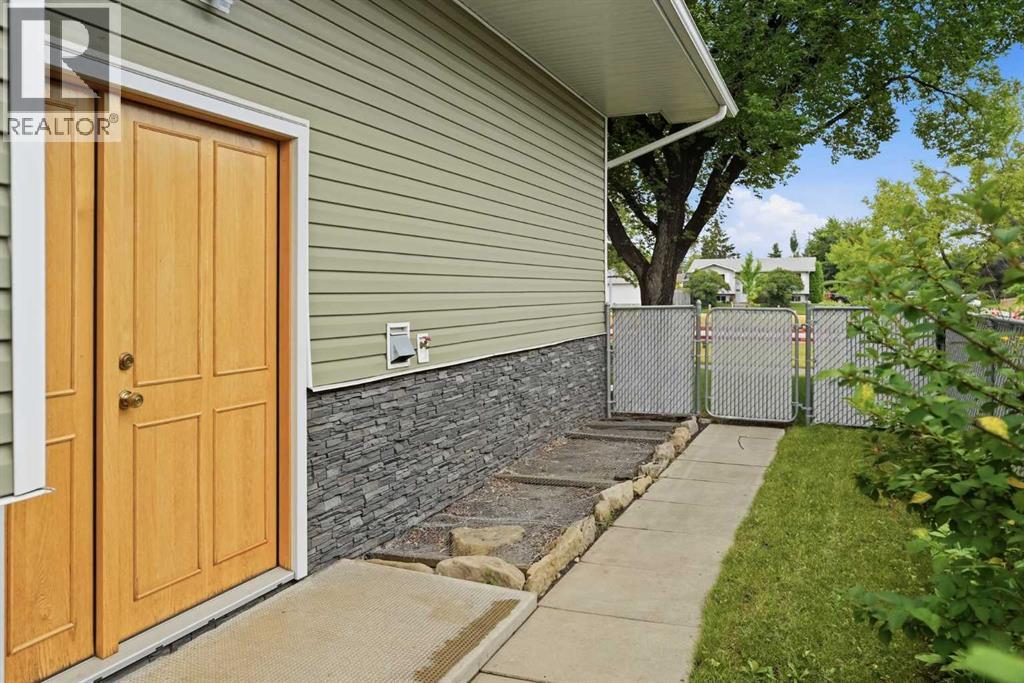 3433 33a Avenue Se Property Photo 2