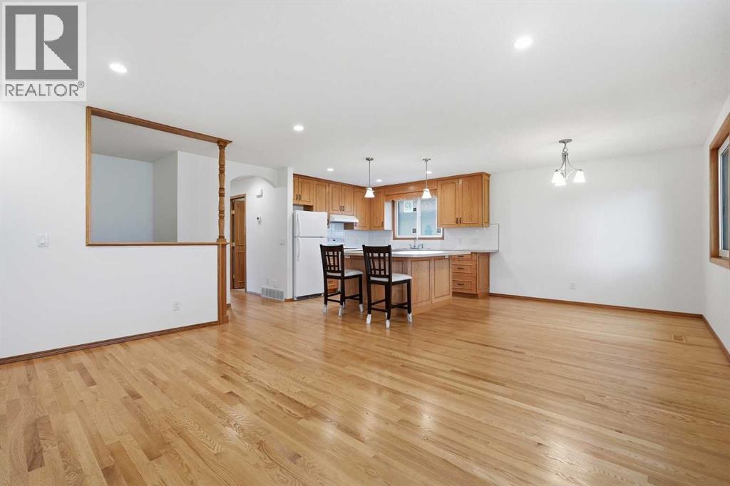 3433 33a Avenue Se Property Photo 6