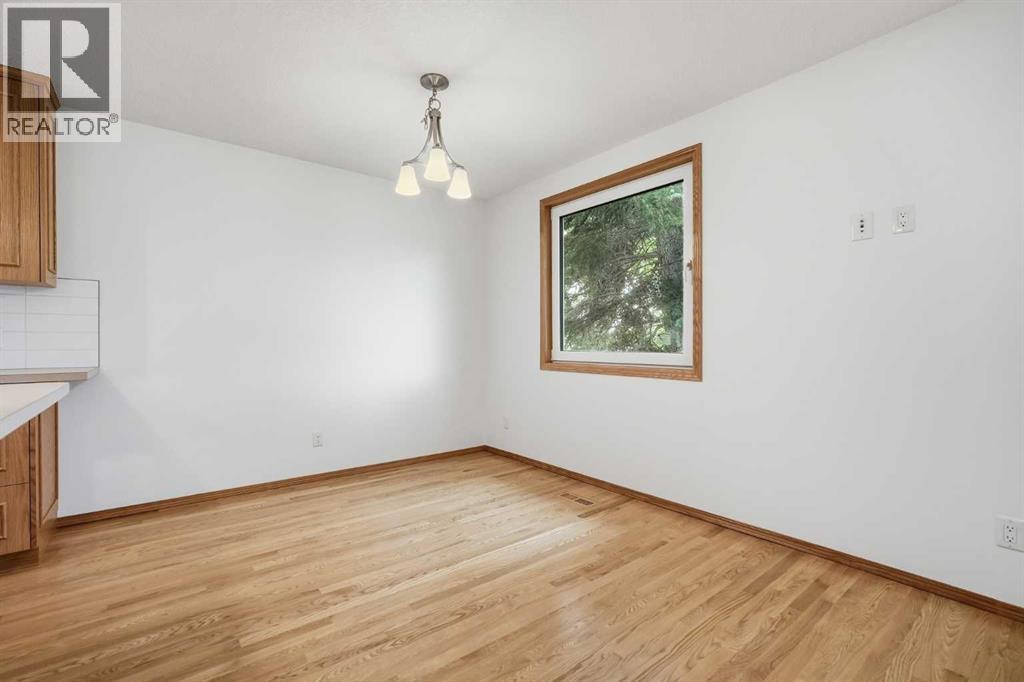 3433 33a Avenue Se Property Photo 8