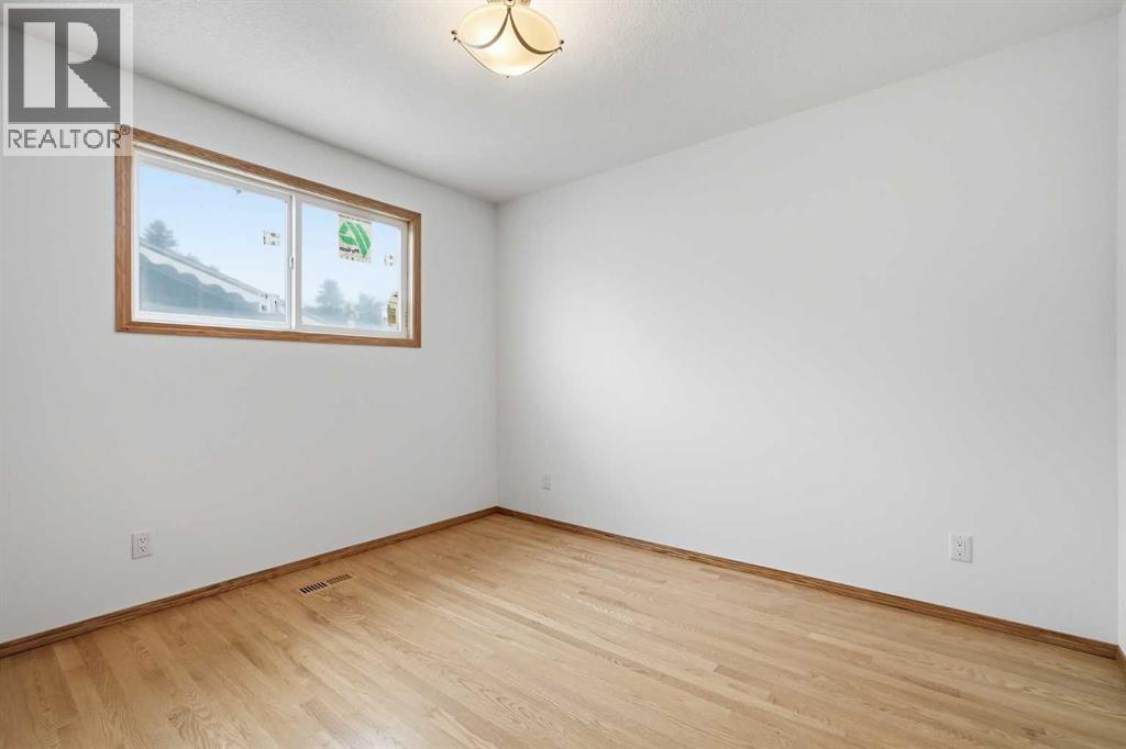 3433 33a Avenue Se Property Photo 12
