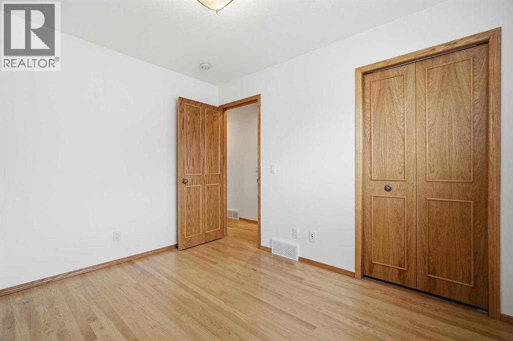 3433 33a Avenue Se Property Photo 13