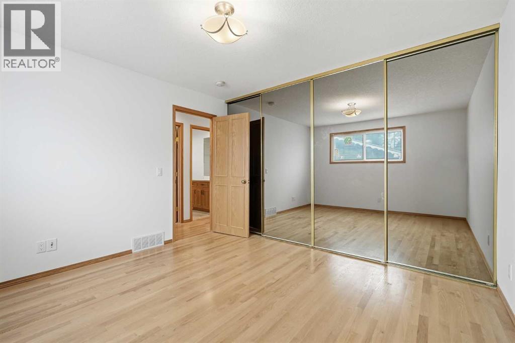 3433 33a Avenue Se Property Photo 15