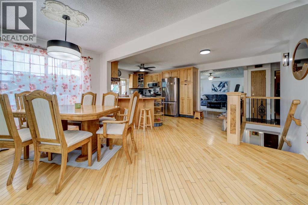 5113 2 Street W Property Photo 1