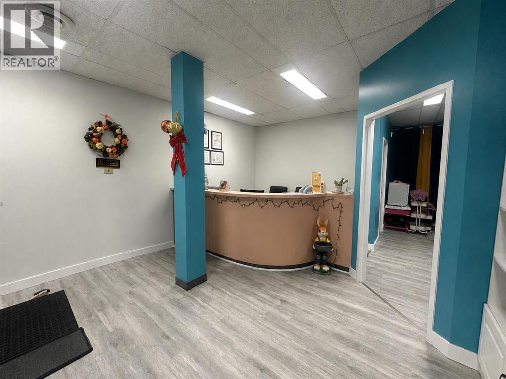 433 Malborough Way Ne Property Photo 3
