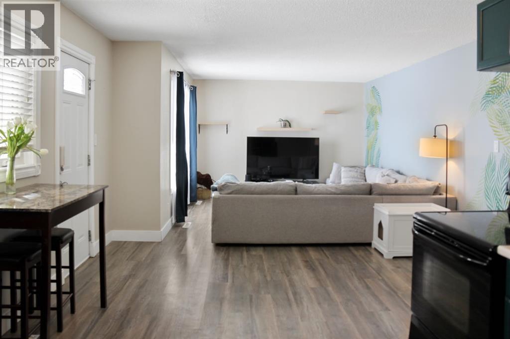 5110 51 Street Property Photo 8
