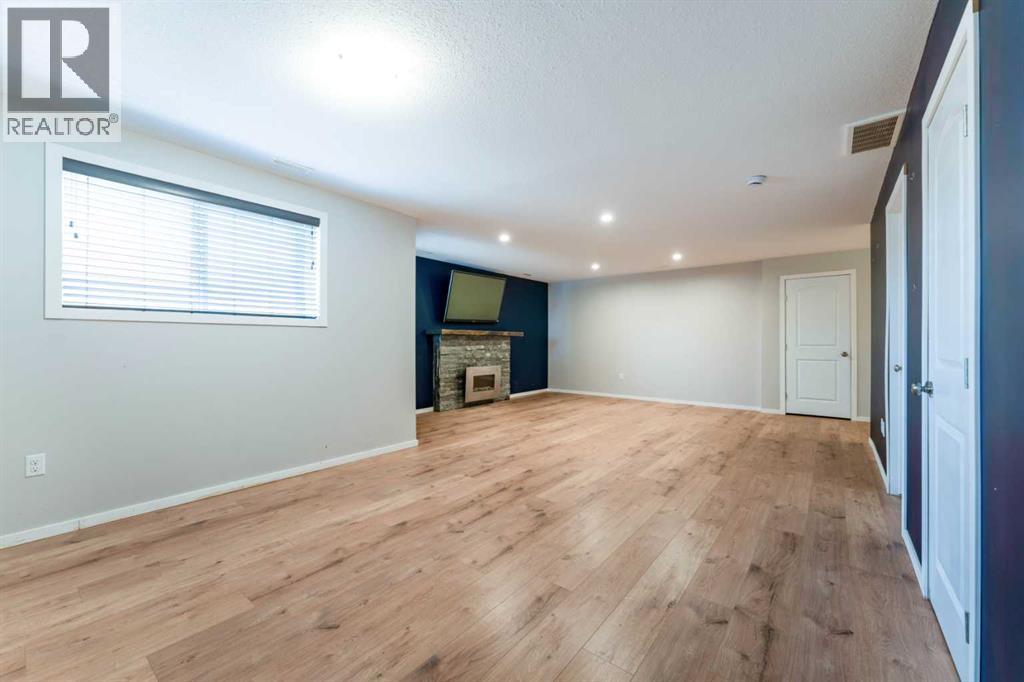 352 Crocus Terrace W Property Photo 22