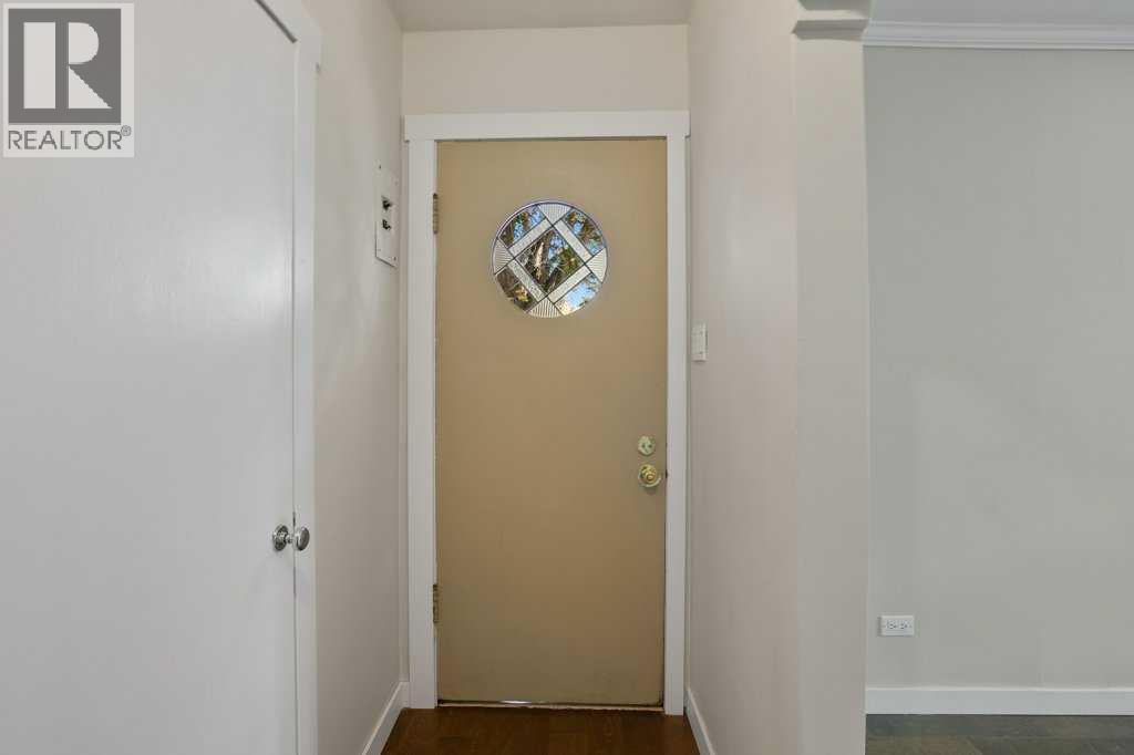 5330 42a Avenue Property Photo 2