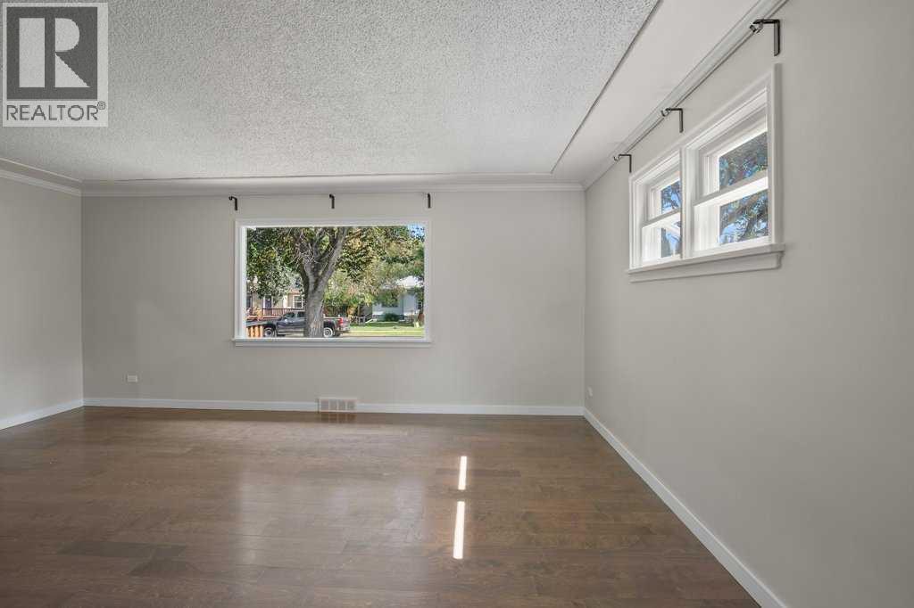 5330 42a Avenue Property Photo 4