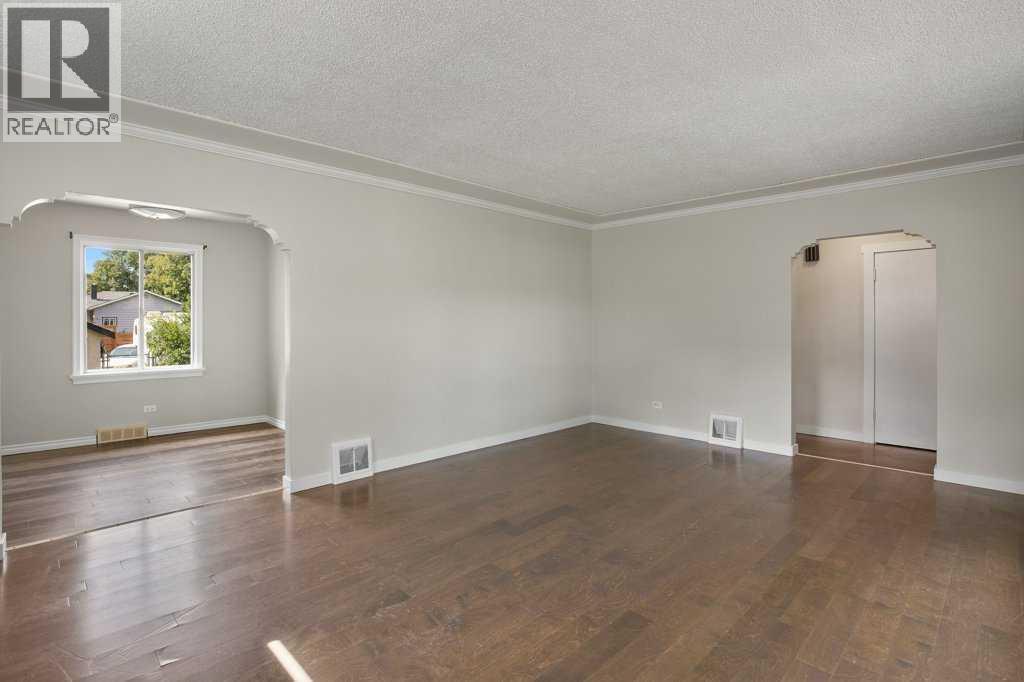 5330 42a Avenue Property Photo 5