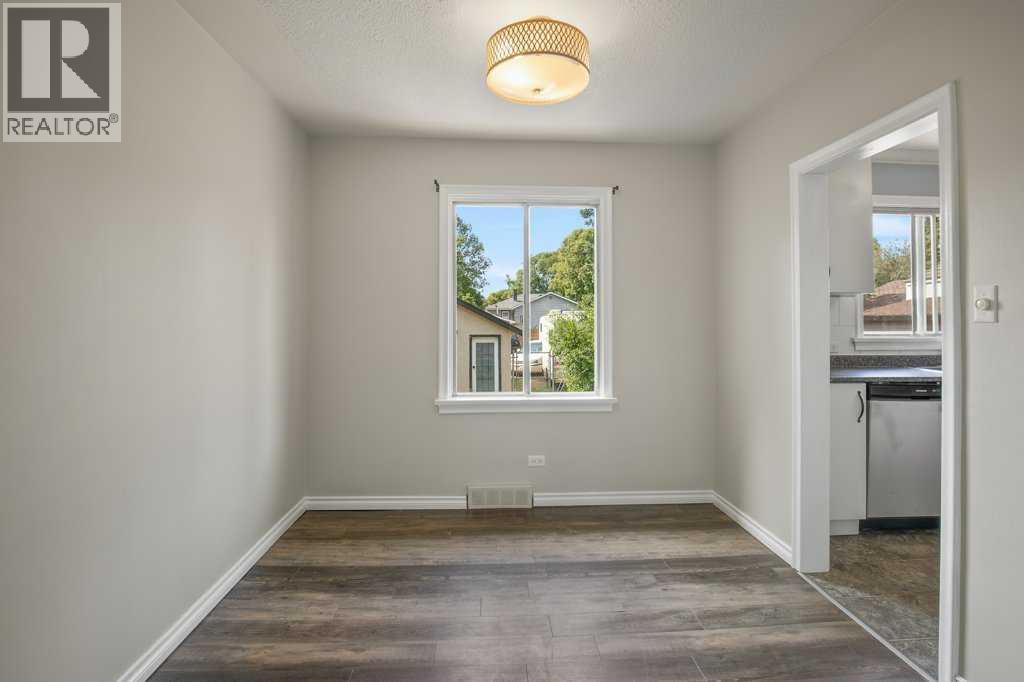 5330 42a Avenue Property Photo 6