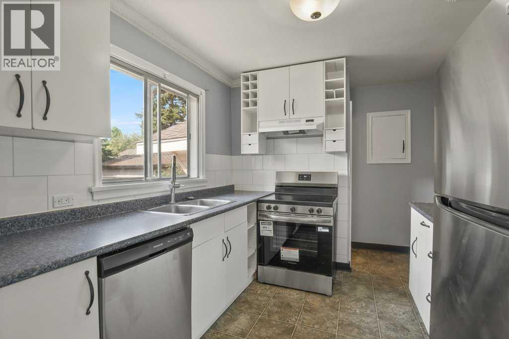 5330 42a Avenue Property Photo 7