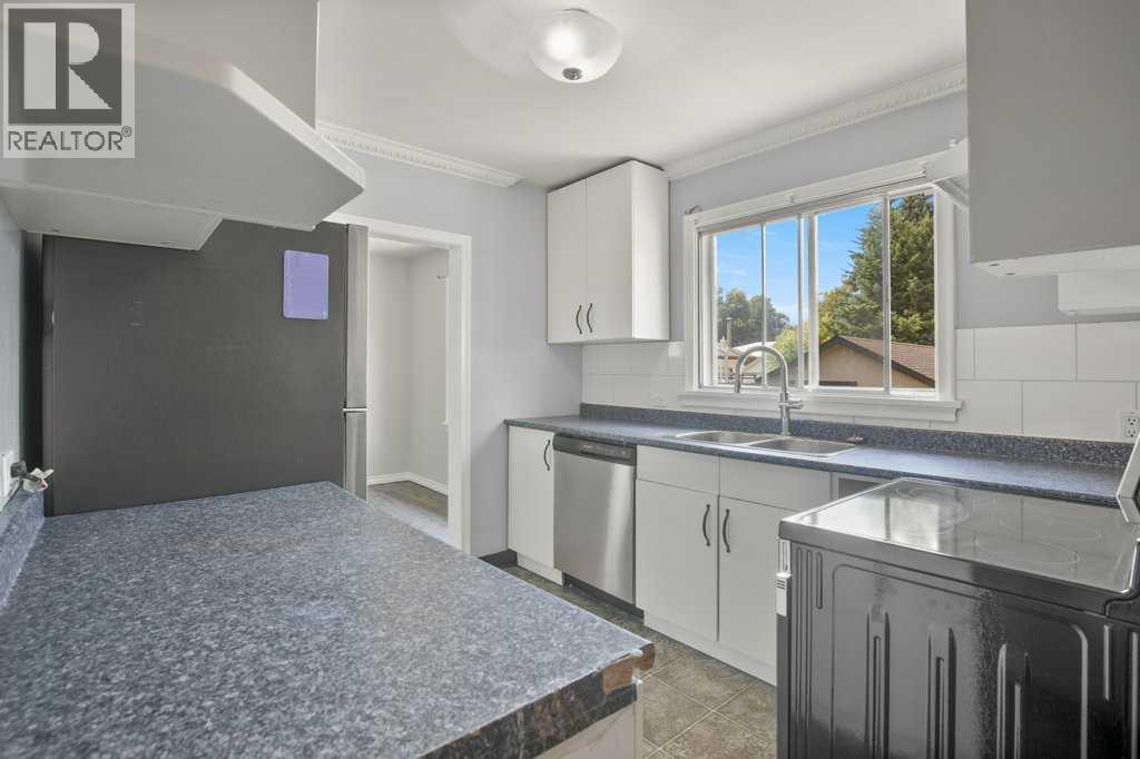 5330 42a Avenue Property Photo 9