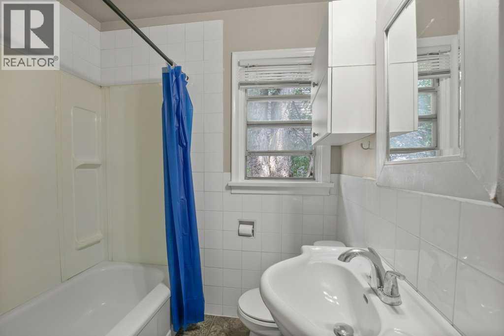 5330 42a Avenue Property Photo 13