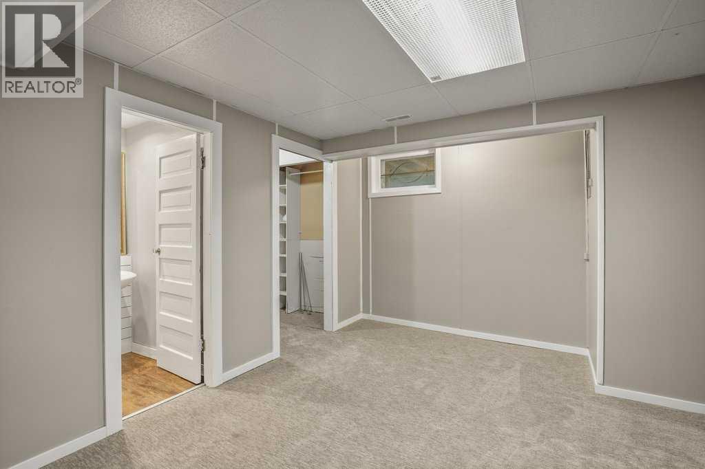 5330 42a Avenue Property Photo 14