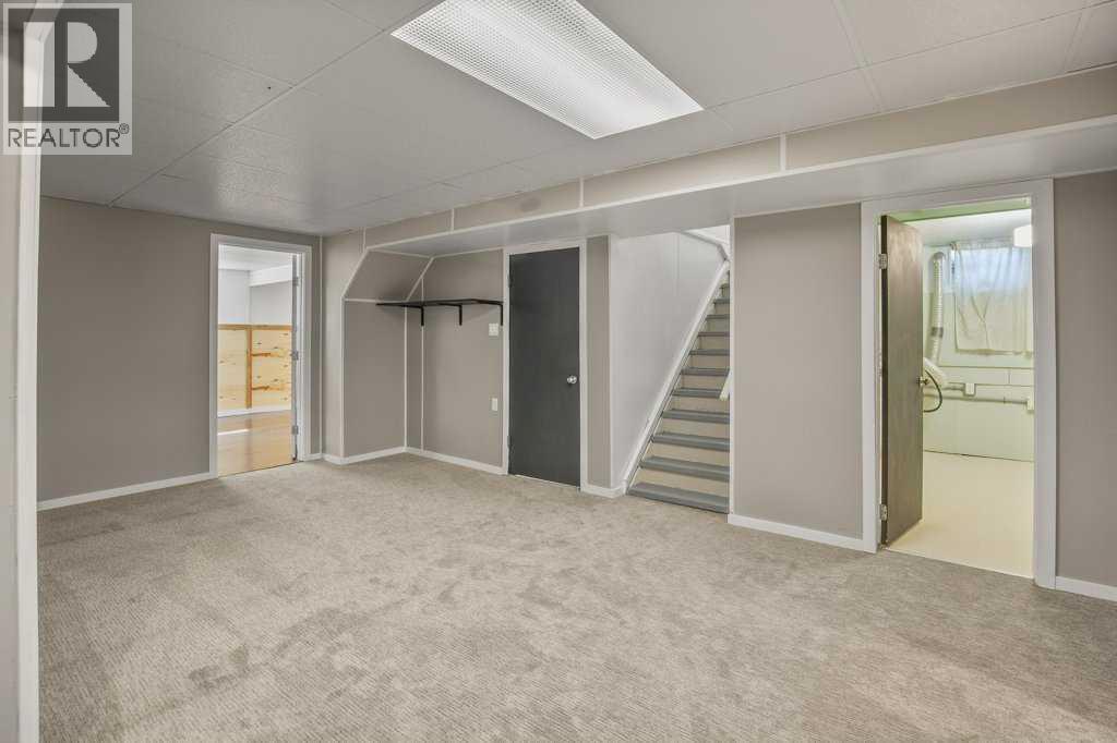 5330 42a Avenue Property Photo 16