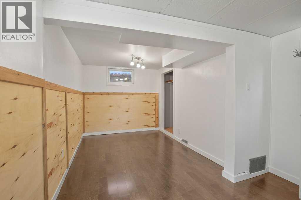 5330 42a Avenue Property Photo 19