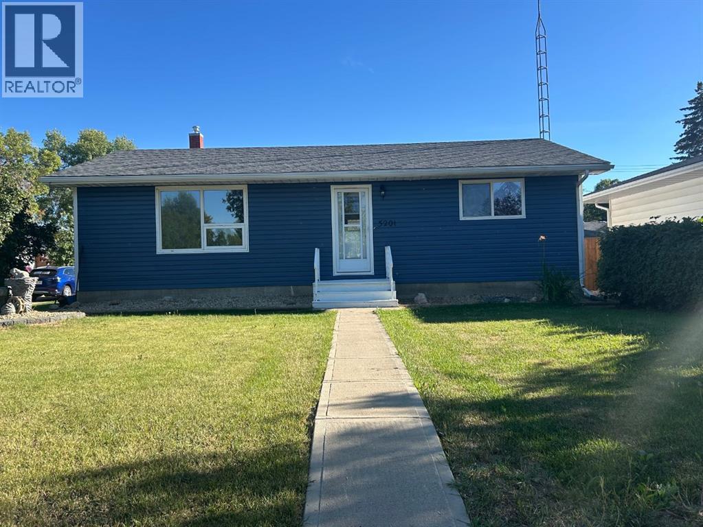 5201 54 Avenue Property Photo 1