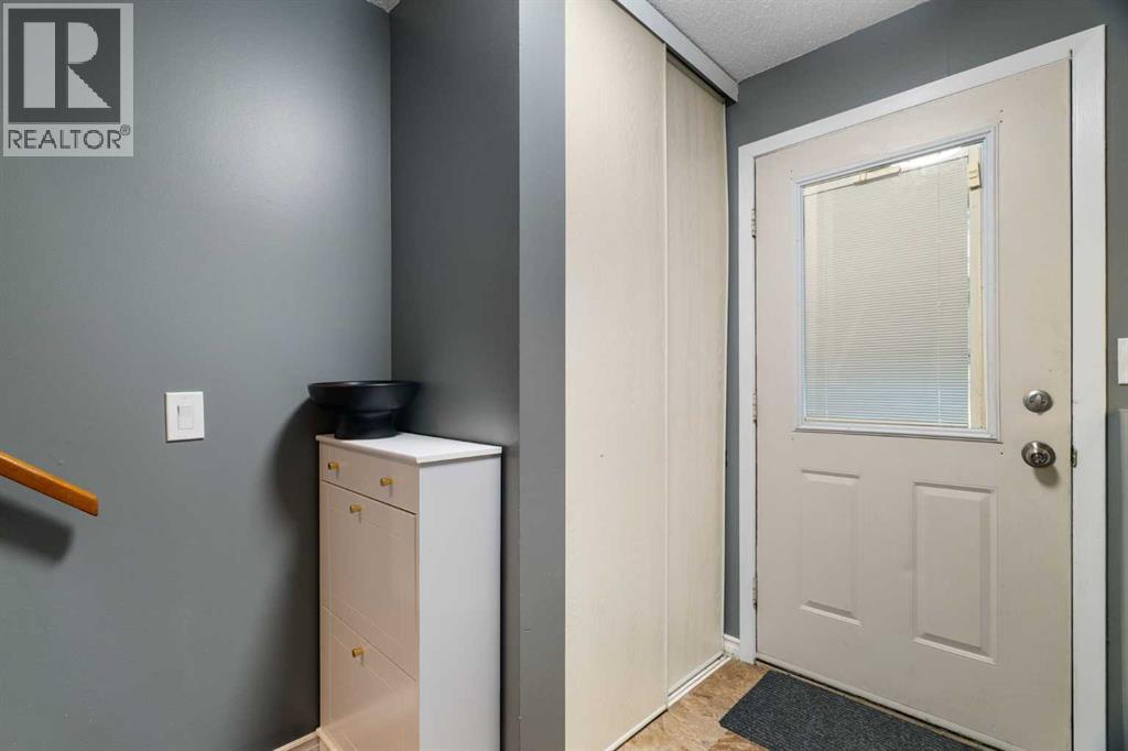 321 Queenston Heights Se Property Photo 5