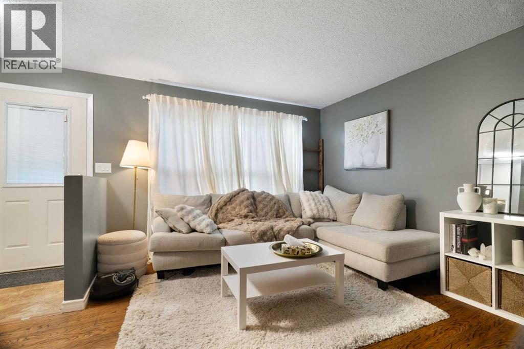 321 Queenston Heights Se Property Photo 6