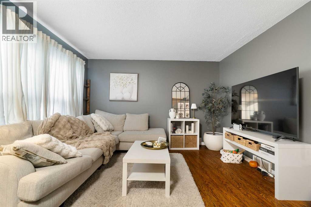 321 Queenston Heights Se Property Photo 7