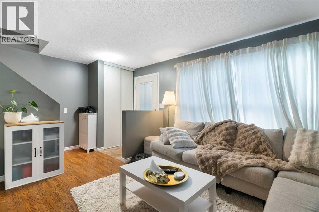 321 Queenston Heights Se Property Photo 9