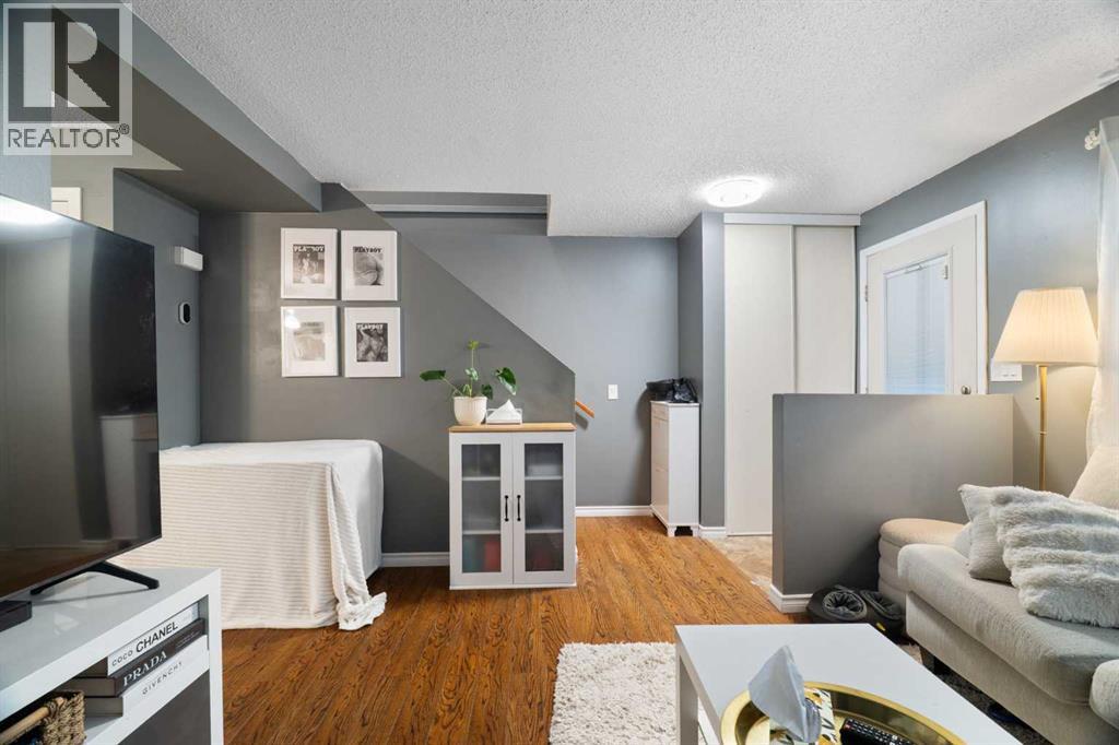 321 Queenston Heights Se Property Photo 10