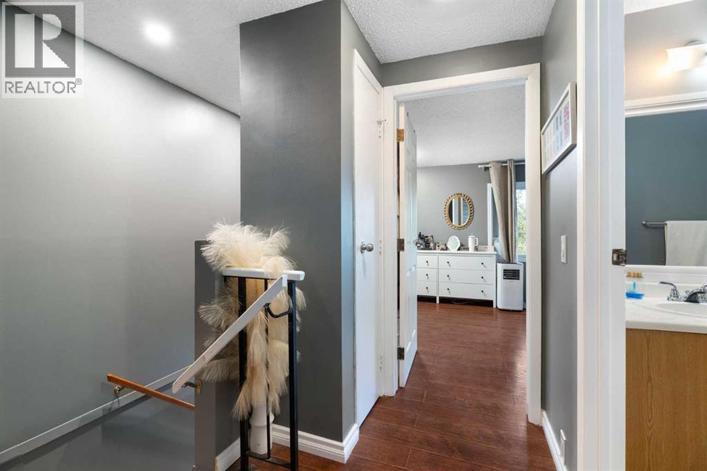 321 Queenston Heights Se Property Photo 24