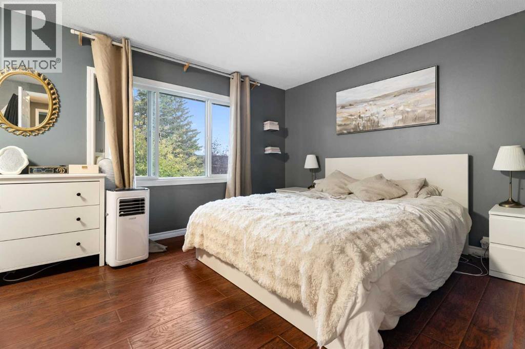 321 Queenston Heights Se Property Photo 30