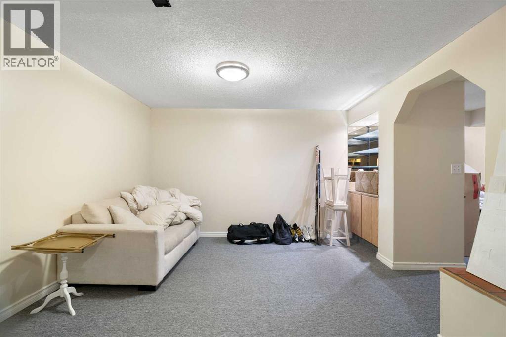 321 Queenston Heights Se Property Photo 32