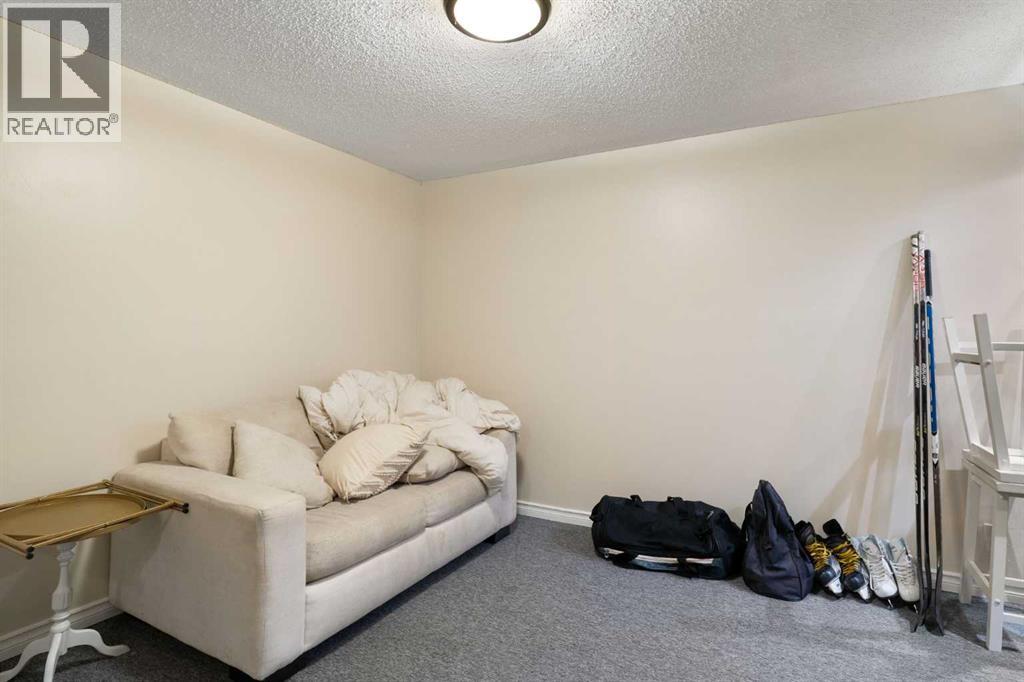 321 Queenston Heights Se Property Photo 33