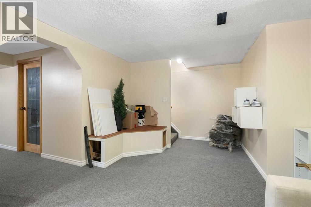 321 Queenston Heights Se Property Photo 34