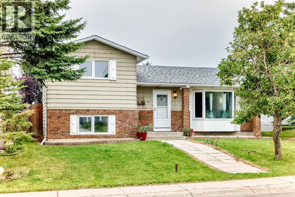 983 Rundlecairn Way Ne Property Photo 1