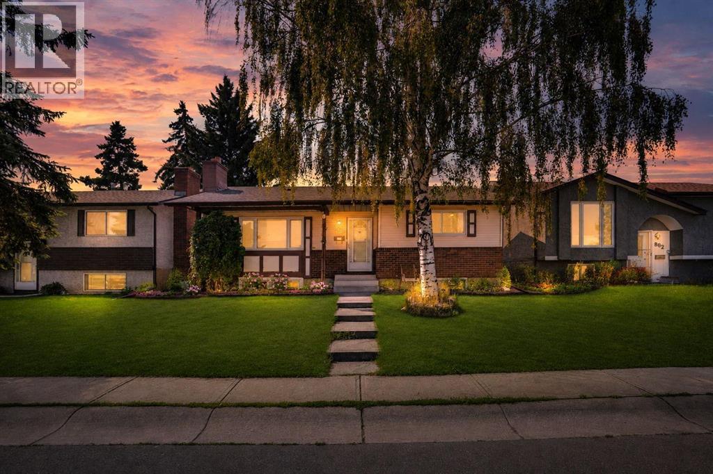 888 Rundlecairn Way Ne Photo de la propriété 1