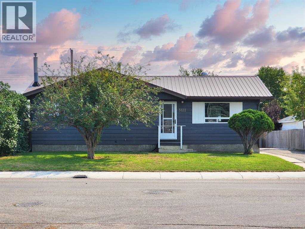 5122 5th Street W Property Photo 2