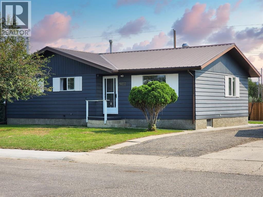5122 5th Street W Property Photo 3