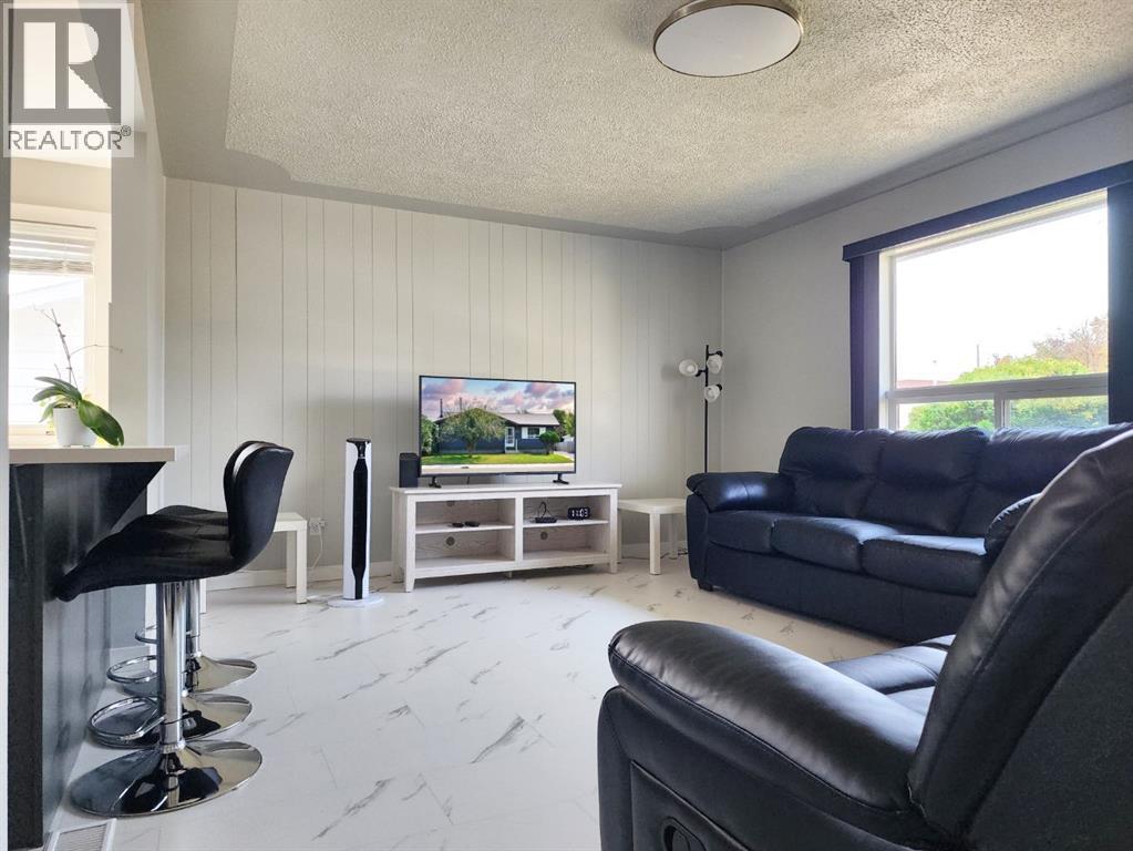 5122 5th Street W Property Photo 5