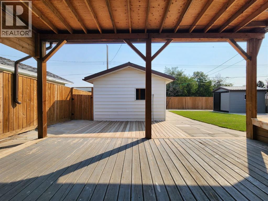 5122 5th Street W Property Photo 31